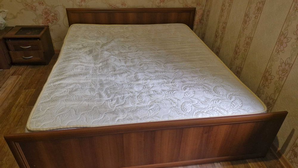 Продаю шкаф, кровать, комод
