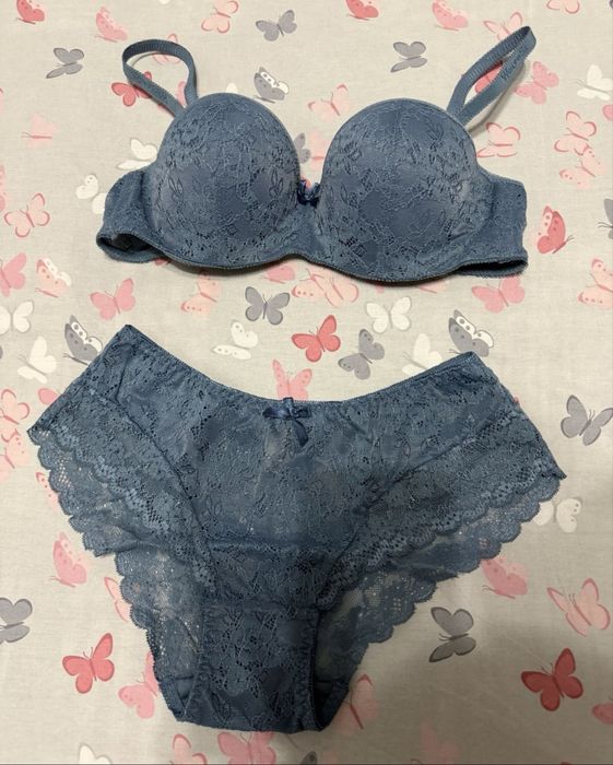 Комплект женского кружевного белья темно-голубого цвета