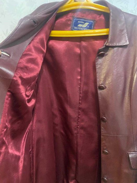 Кожаный женский плащ