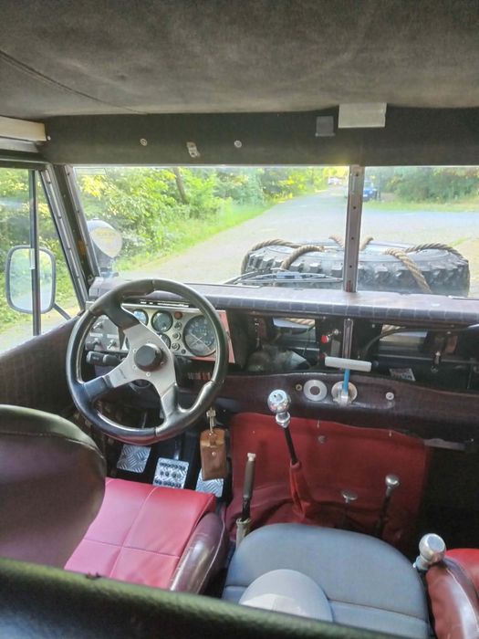 Land Rover (Defender)