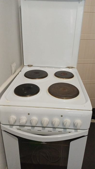 Электроплита с духовкой