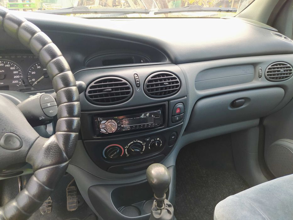 лек автомобил Renault Megan Scenic