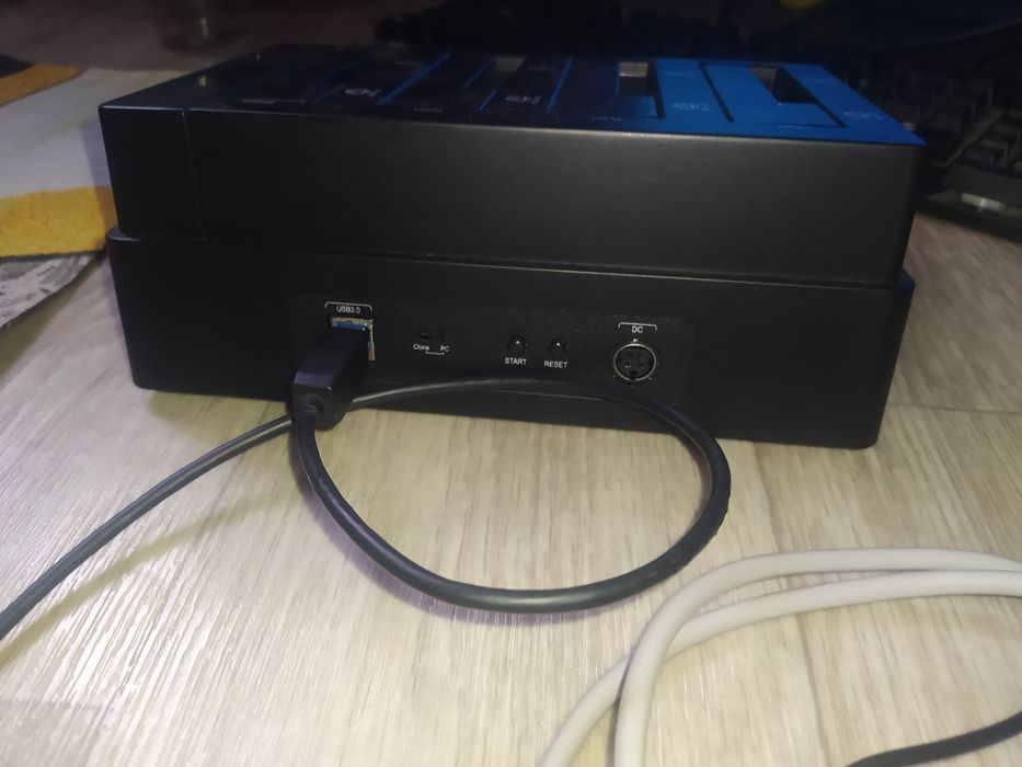 Продам док-станцию для HDD/SSD на 4 диска