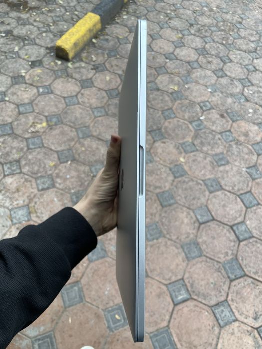 MacBook Pro 2019 16/256 i5 xolati 10/10 ideal ishlashi super