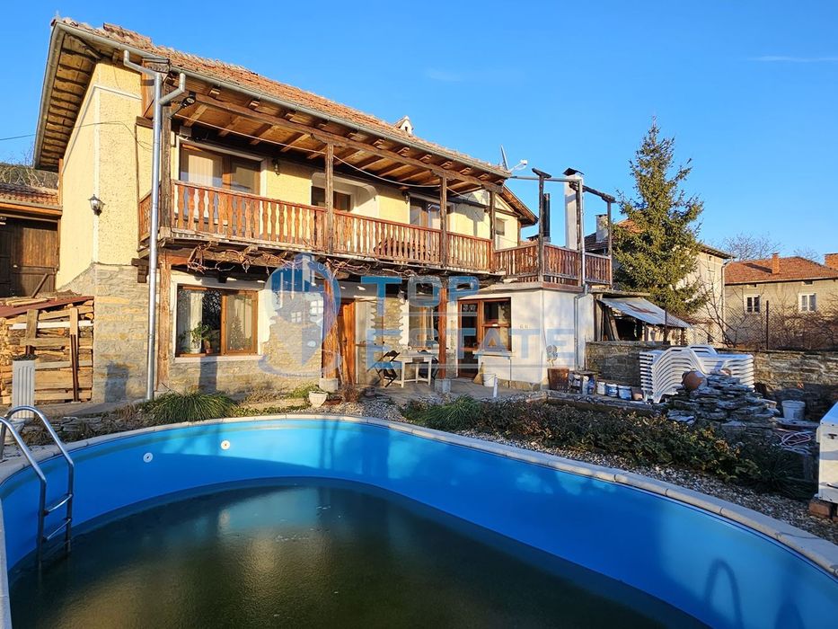 Продава се Къща в с. Гостилица, Област Габрово - 425 кв.м за 424 €/кв.м - Снимка #1