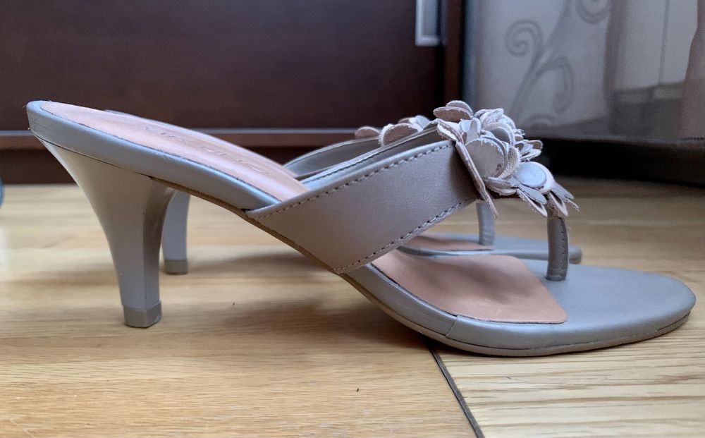 Кожени дамски чехли