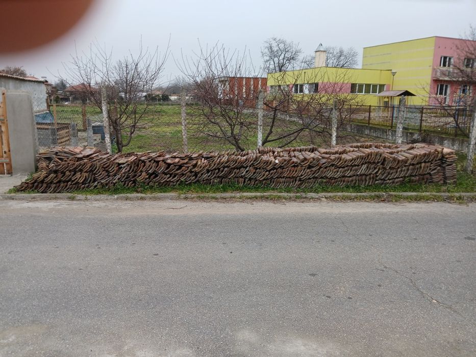 Керемиди около 1300бр.цена 250евро всички.