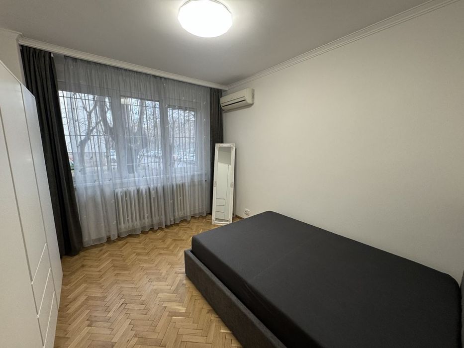 Продава се Тристаен апартамент в София, Медицинска академия - 107 кв.м за 2002 €/кв.м - Снимка #9