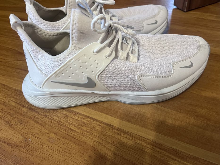 Маратонки Адидас, Найк