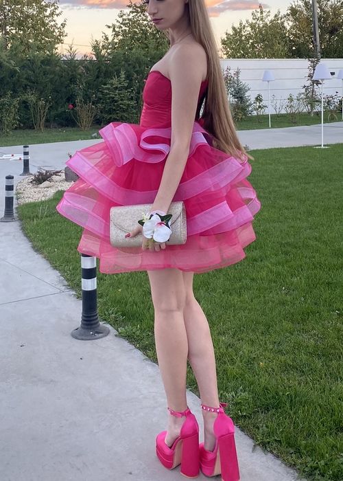 Rochie de ocazie croită manual, roz fuchsia, purtată o singură dată