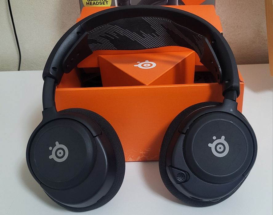 Casti wireless SteelSeries Arctis Nova 3, sunet surround 360, iluminar