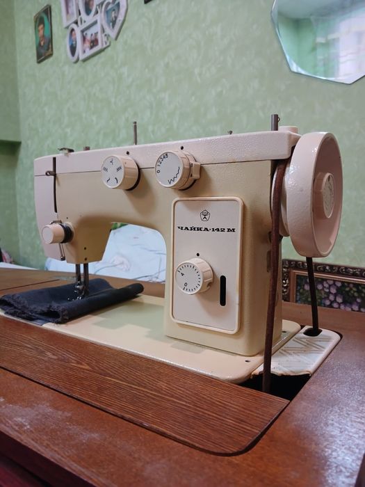 Швейная машинка Чайка
