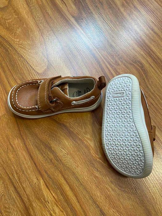 Детски обувки Clarks, Размер 21. 35 лева.