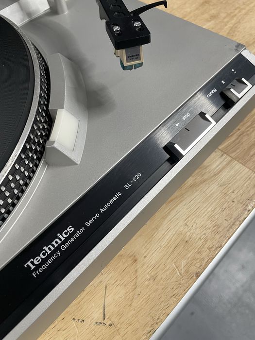Pckup technics sl 220 curea noua finctioneaza impecabil