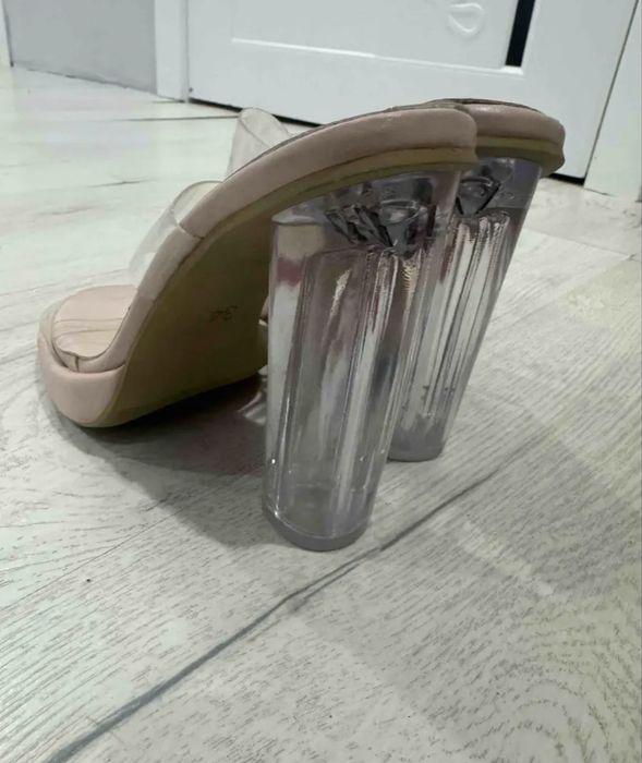 Продам босоножки летние