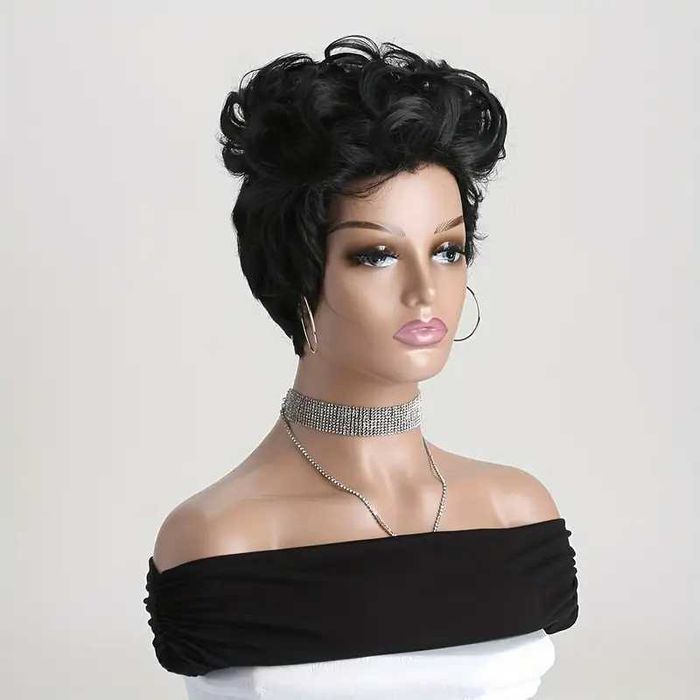 Къса черна дамска чуплива перука