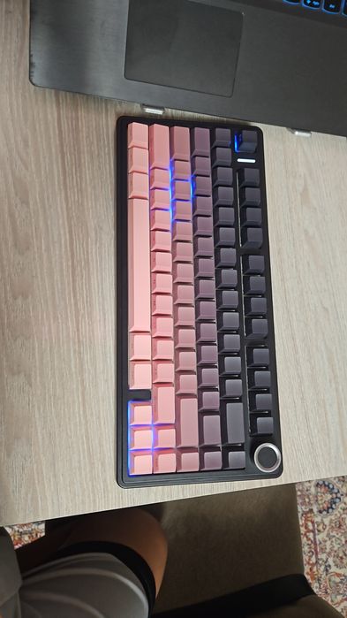 Продам клавиатуру аула ф75