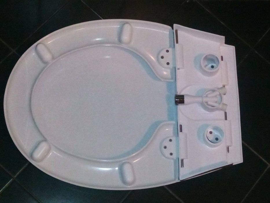 Седалка-биде с вграден смесител, с топла и студена вода, Италианска