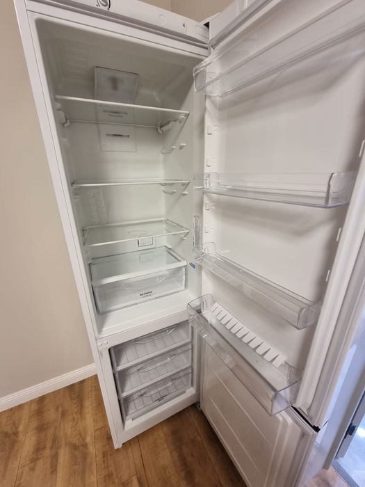 Двухкамерный холодильник