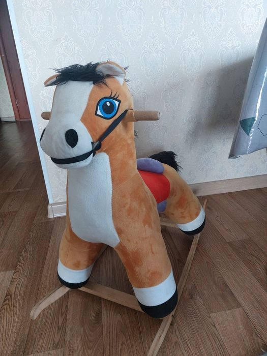 Продам детскую лошадку качалка