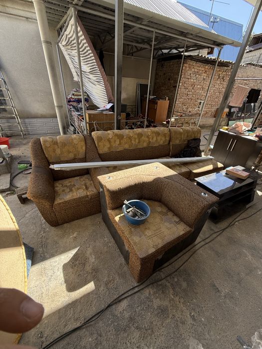 Диван угловой  в хорошом состояние