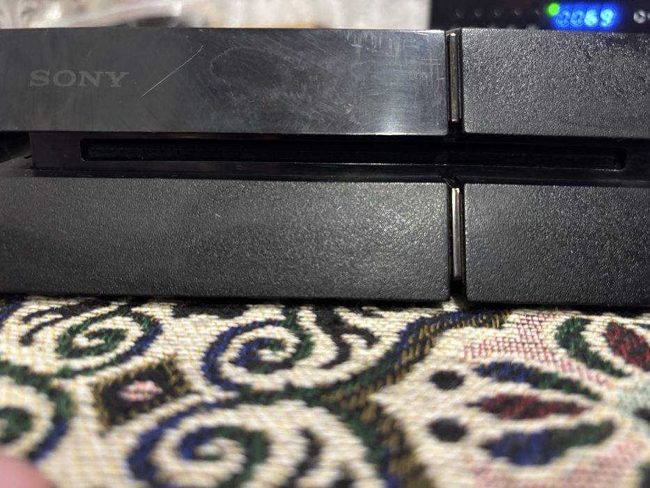 Продам игровую приставку пс4