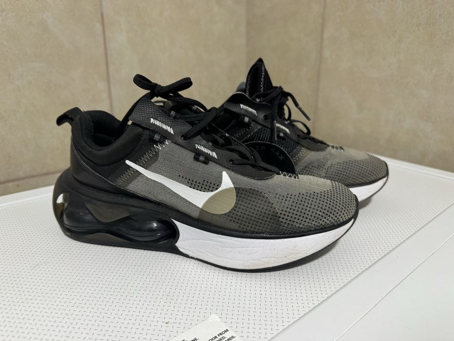 Vand adidasi Nike