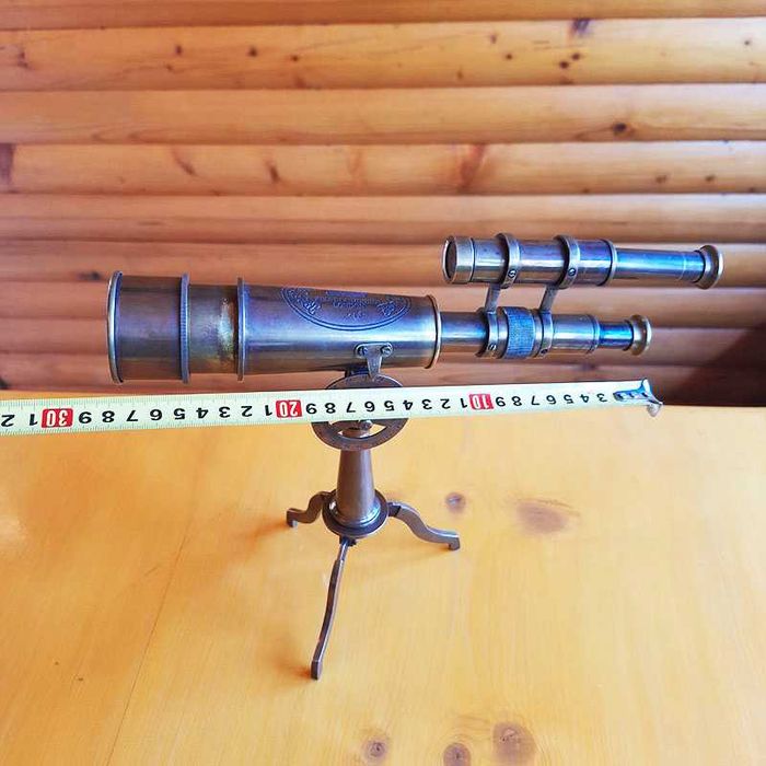 Далекоглед бронзов с античен дизайн и бронзова тринога