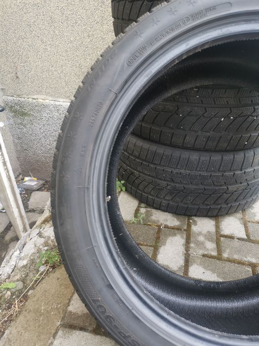 Зимни гуми с джанти 20 цола. Размера е 275/40/20.