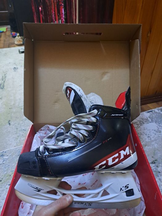 Продам хоккейные коньки CCM