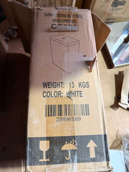 Керамично тоалетно казанче Darwin, бяло с фитинги