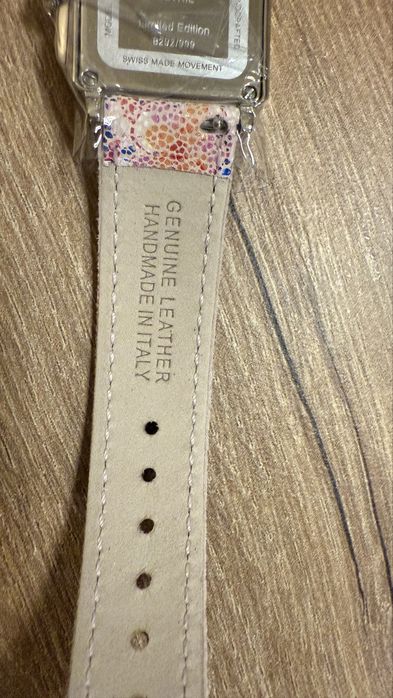 Швейцарски дамски часовник с диаманти Gevril