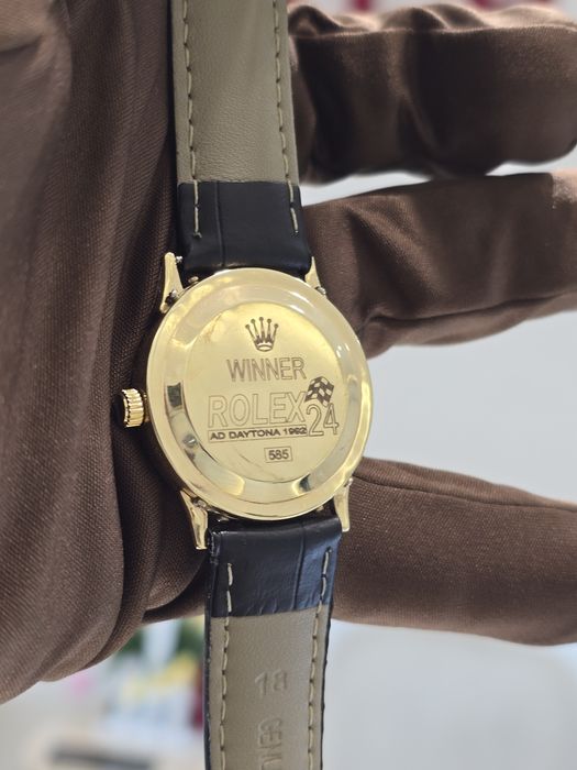 Продам женские золотые часы