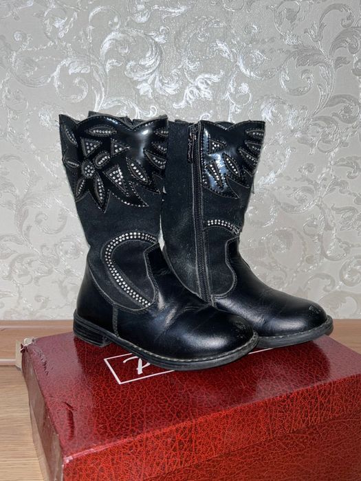 5000теңге Сапоги зимние.Для девочки размер 34