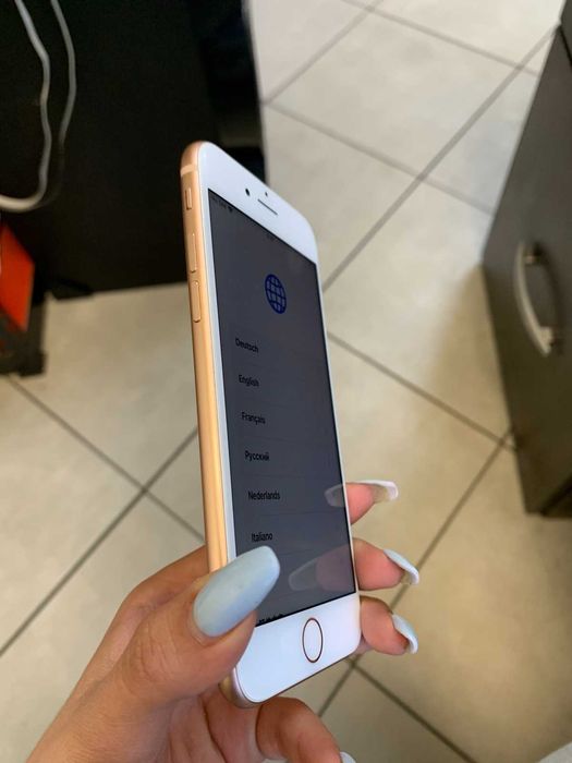 iPhone 8 • 64GB
