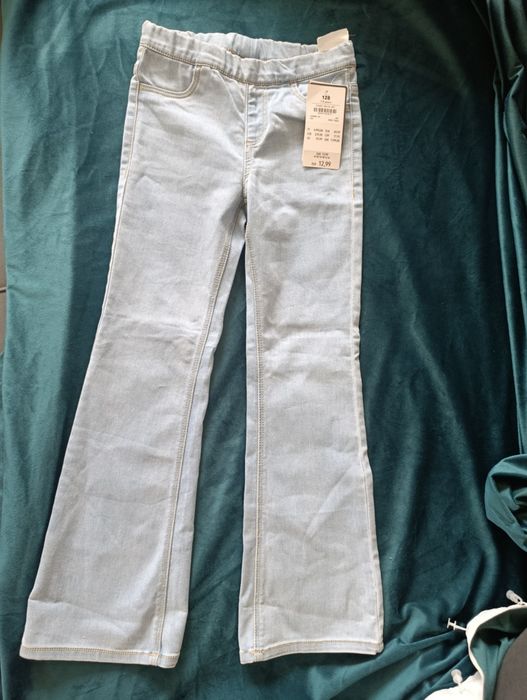 Продам джинсы на девочку