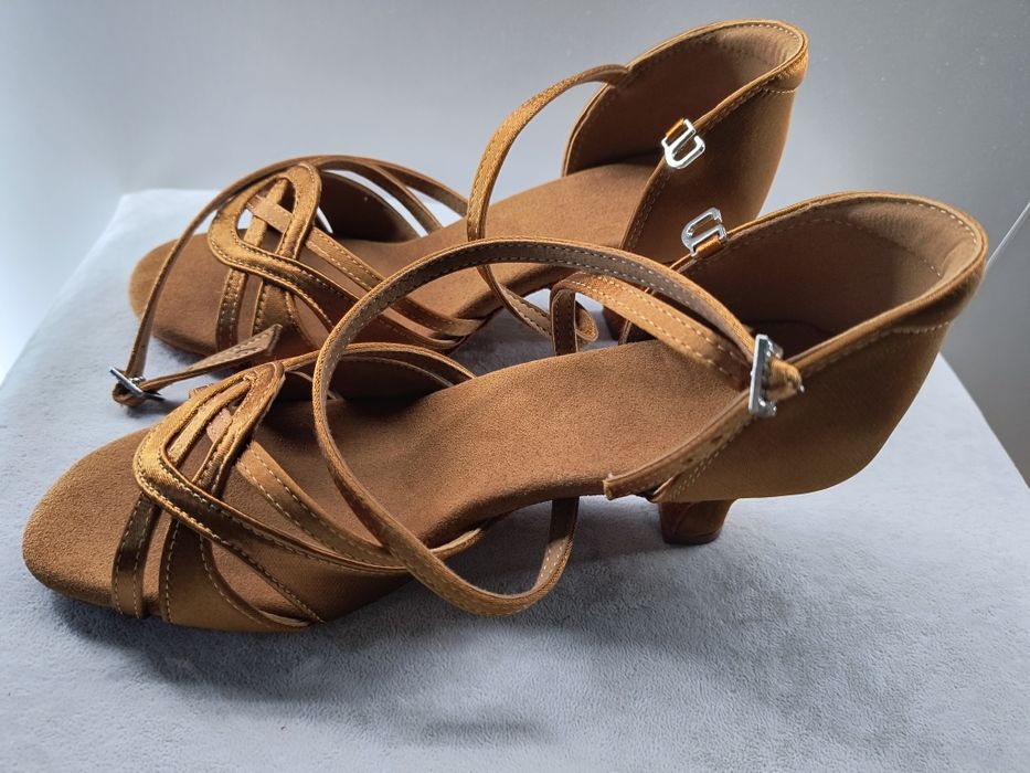 Обувки за латина (латиноамерикански танци), беж, 38 номер, ток 5 см