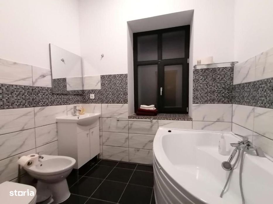 Apartament cu 3 camere - curte cu foisor + spatiu parcat masina