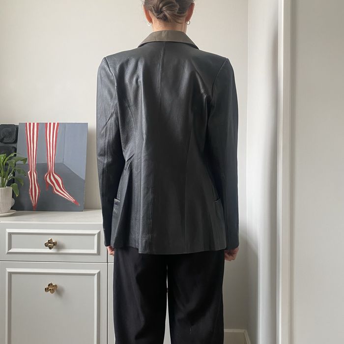 Женский кожаный жакет на размер с (42)