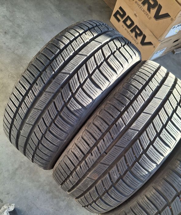 2  Anvelope  de iarnă   225 40 r18 Toyo