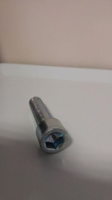 Болт 16х60 с вътрешен шестограм