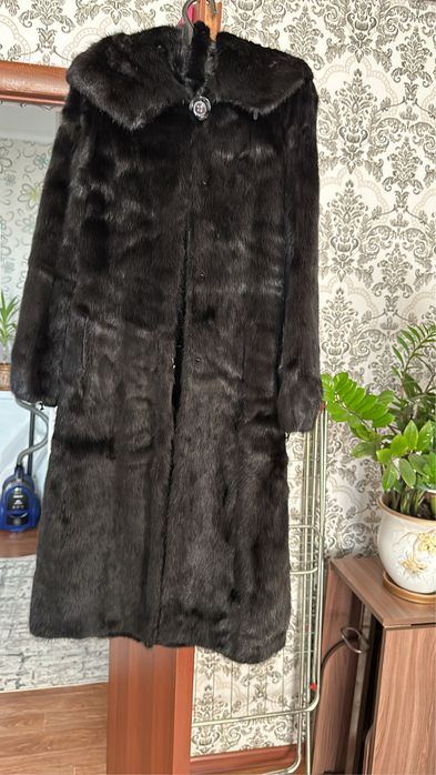 Продам норковую  шубу  как новый размер 44-46