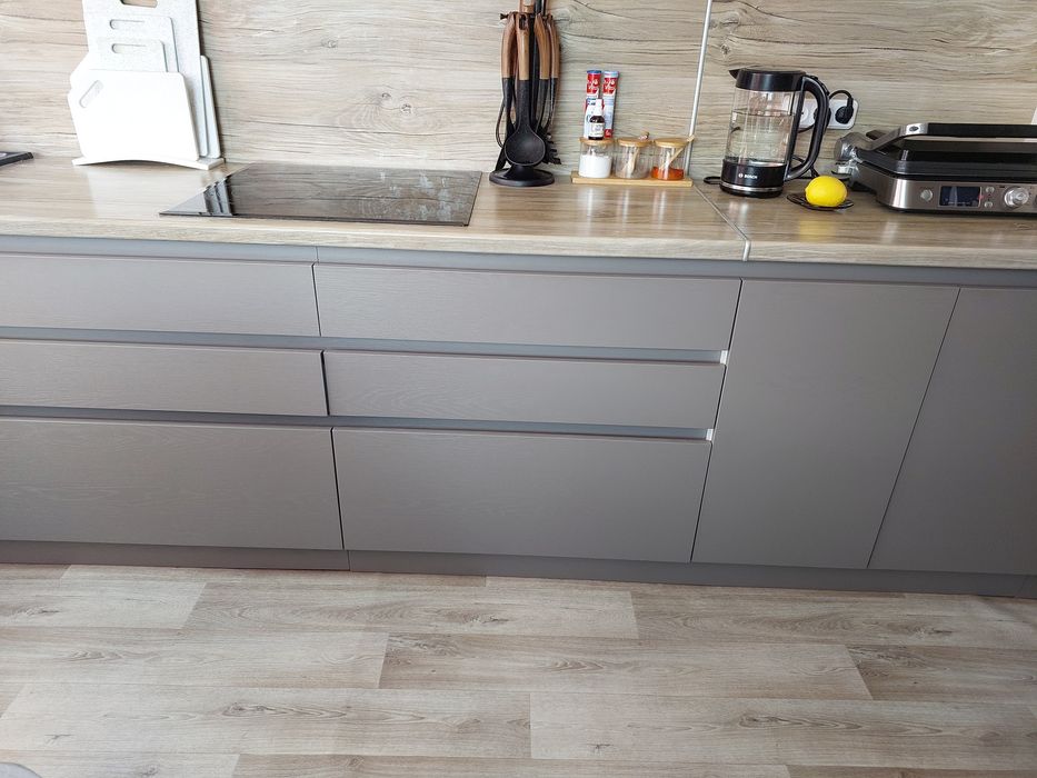 Продам кухонный гарнитур с техникой