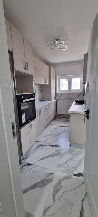 Închiriez apartament