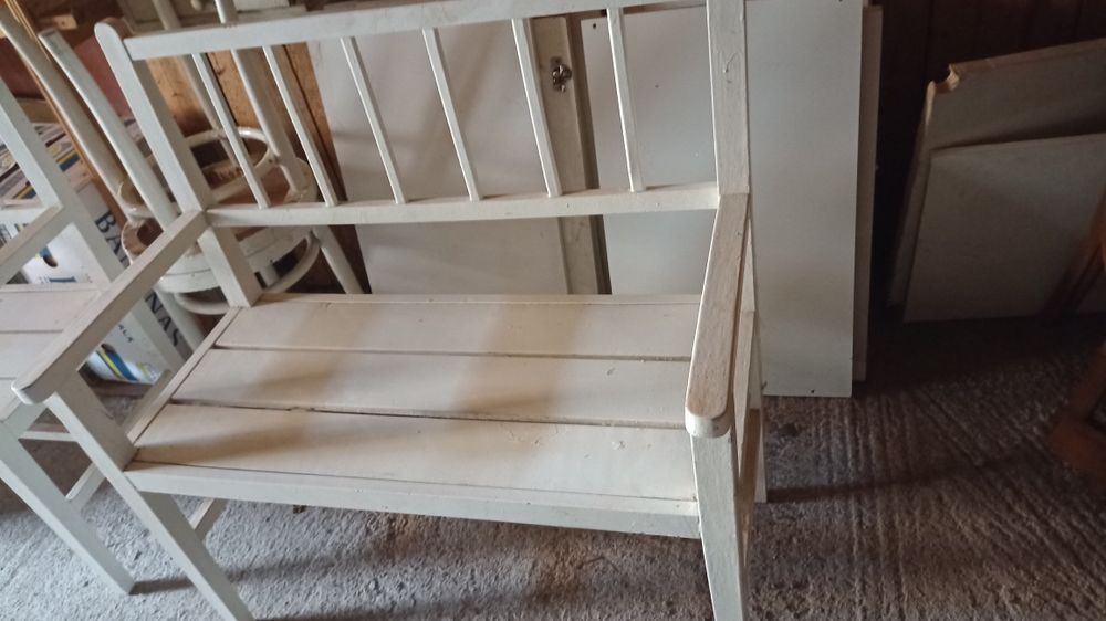 Vind mobilier din lemn