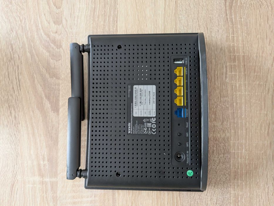 Router WiFi Tenda AC1200