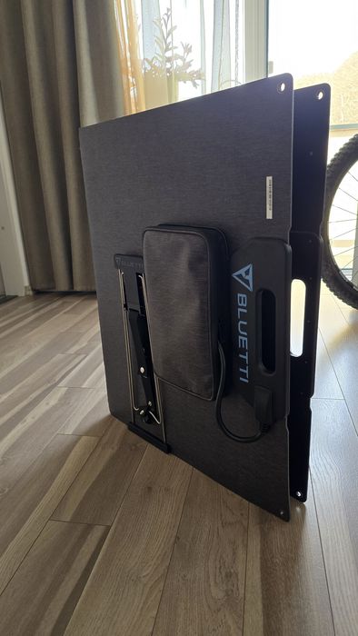 Panou solar Bluetti MP 200w functioneaza ca un panou de 100-120w