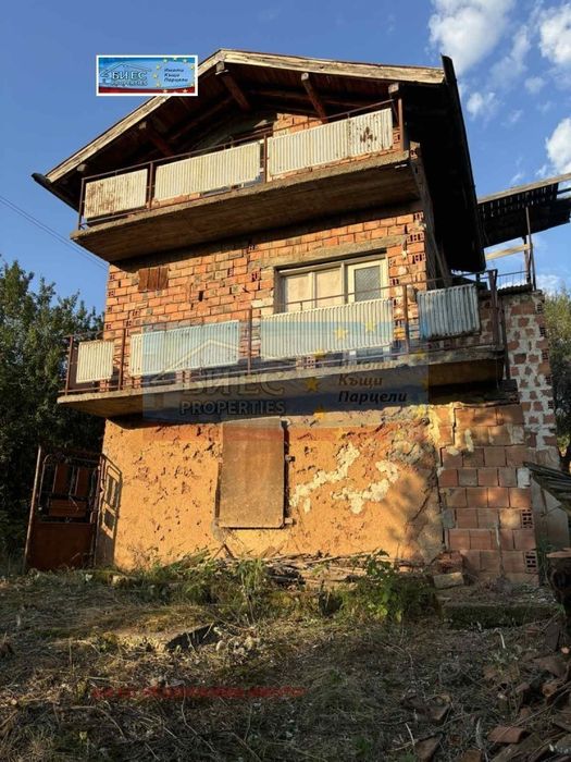 Къща в с. Зелениград 75 м² и двор 390 м²