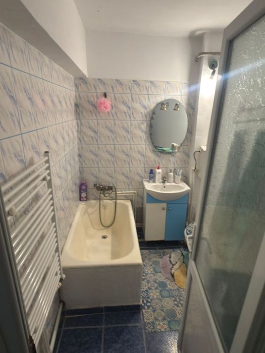 Închiriez garsoniera