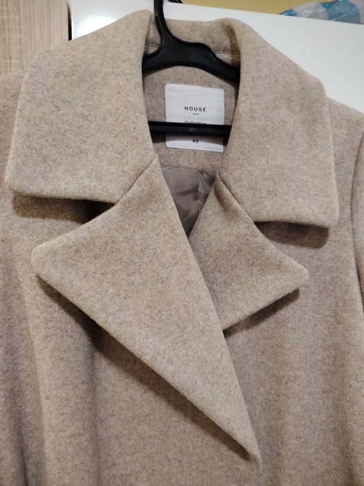 Дамско бежово палто